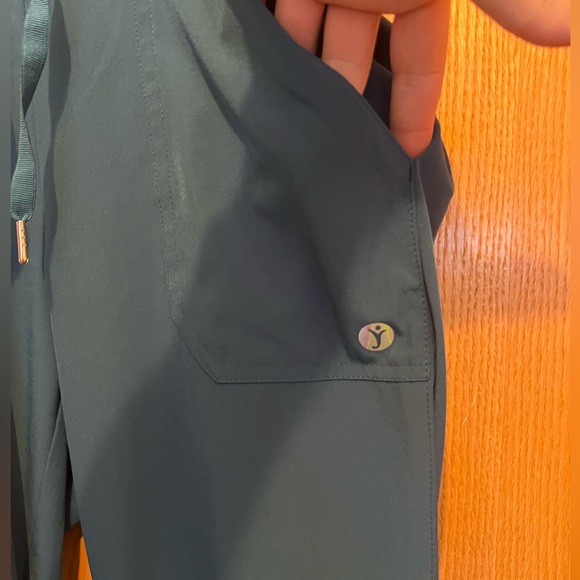 Scrubletics set, v neck top szM, jogger pants szS - Picture 10 of 11